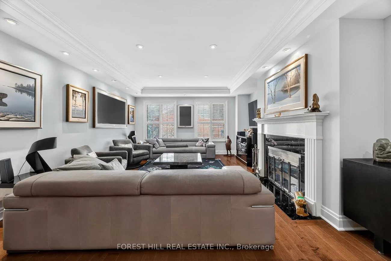 252, Spadina, Casa Loma, Toronto