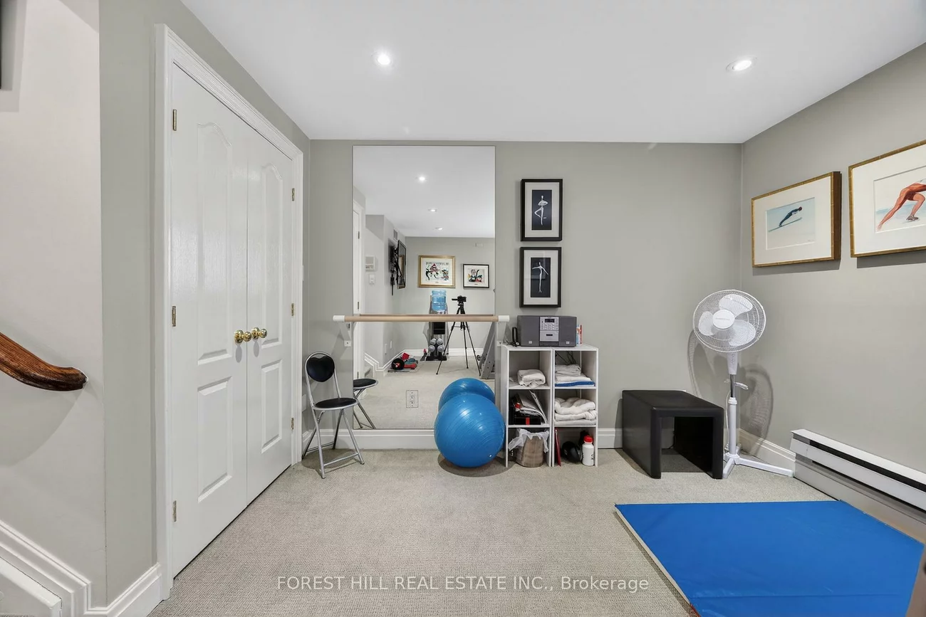 252, Spadina, Casa Loma, Toronto