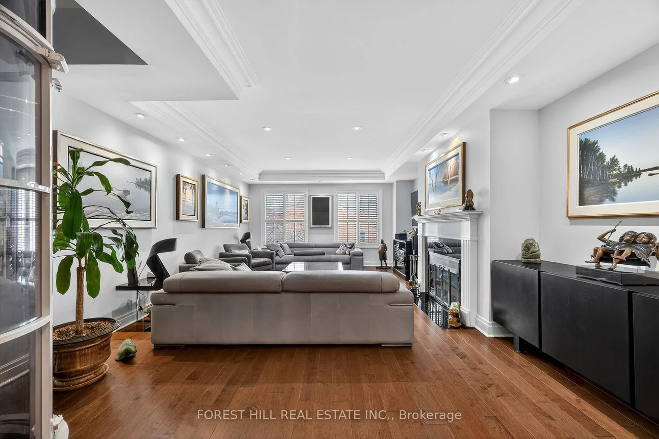 252, Spadina, Casa Loma, Toronto