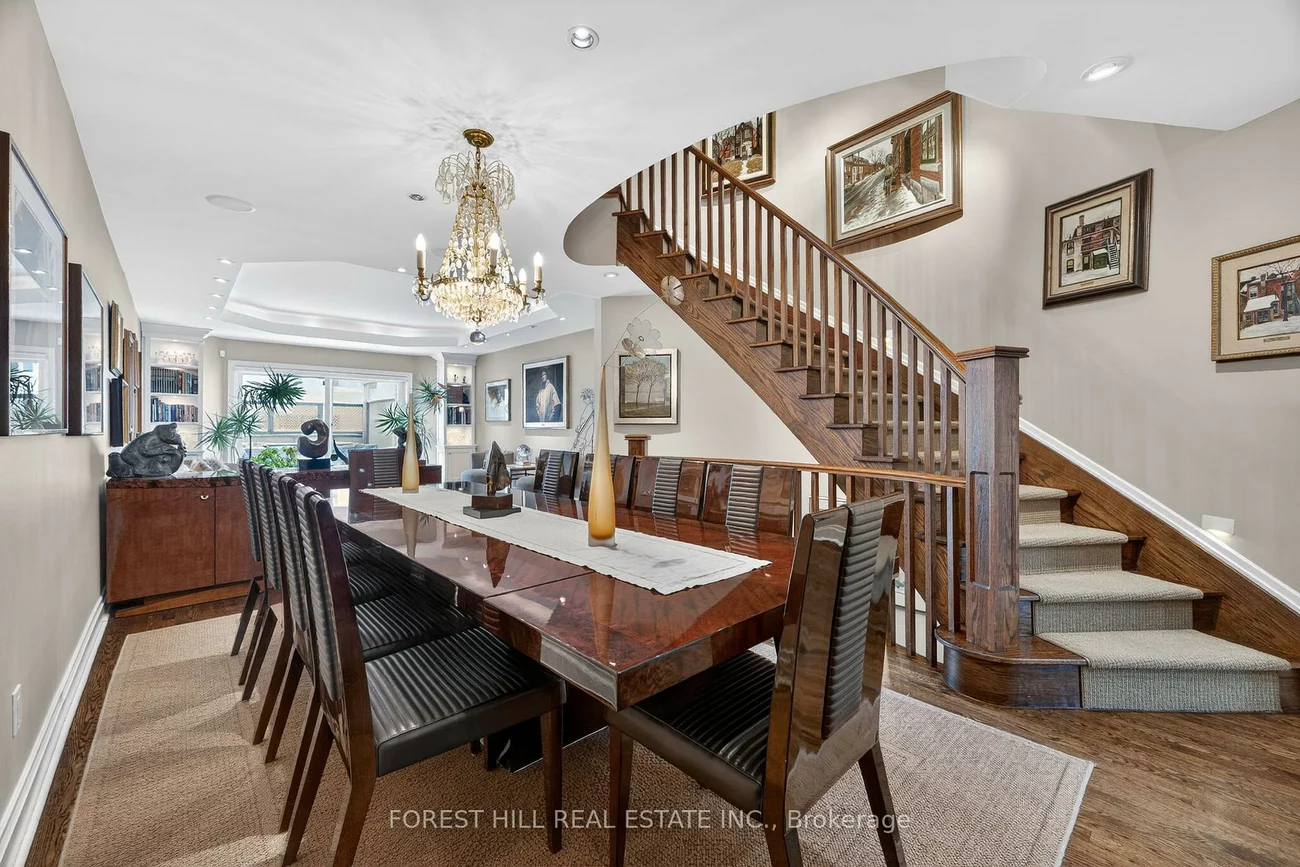 252, Spadina, Casa Loma, Toronto