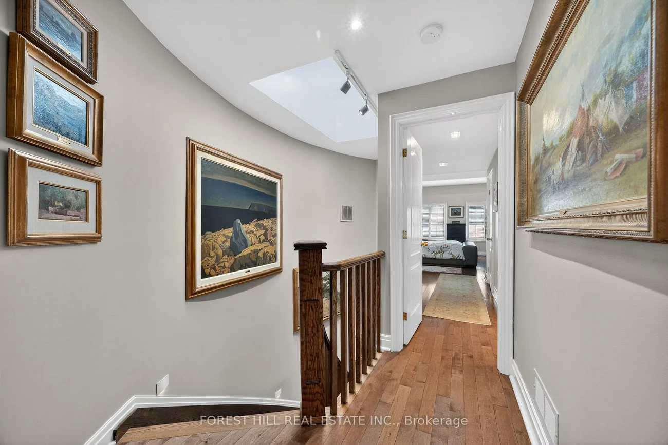 252, Spadina, Casa Loma, Toronto