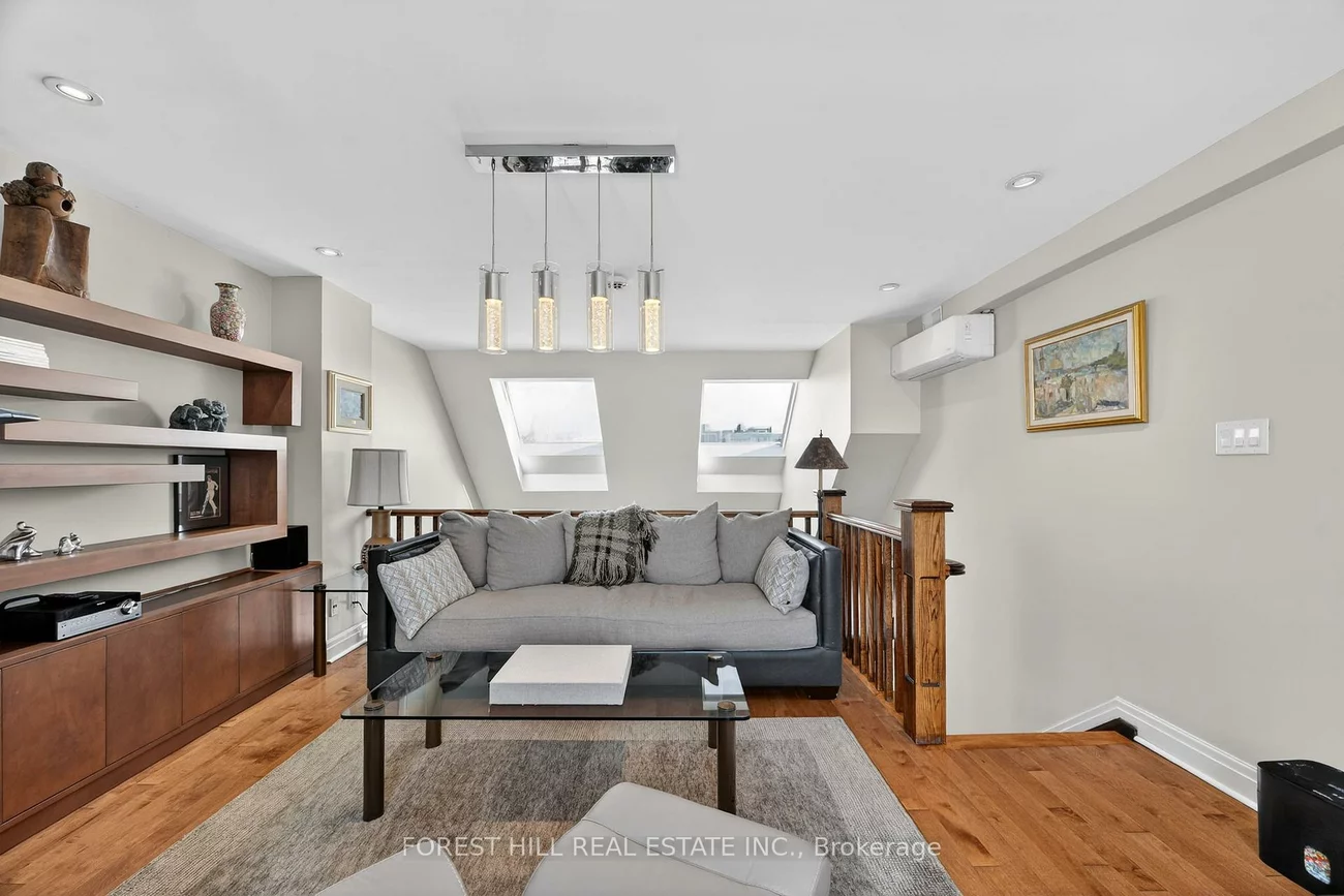 252, Spadina, Casa Loma, Toronto