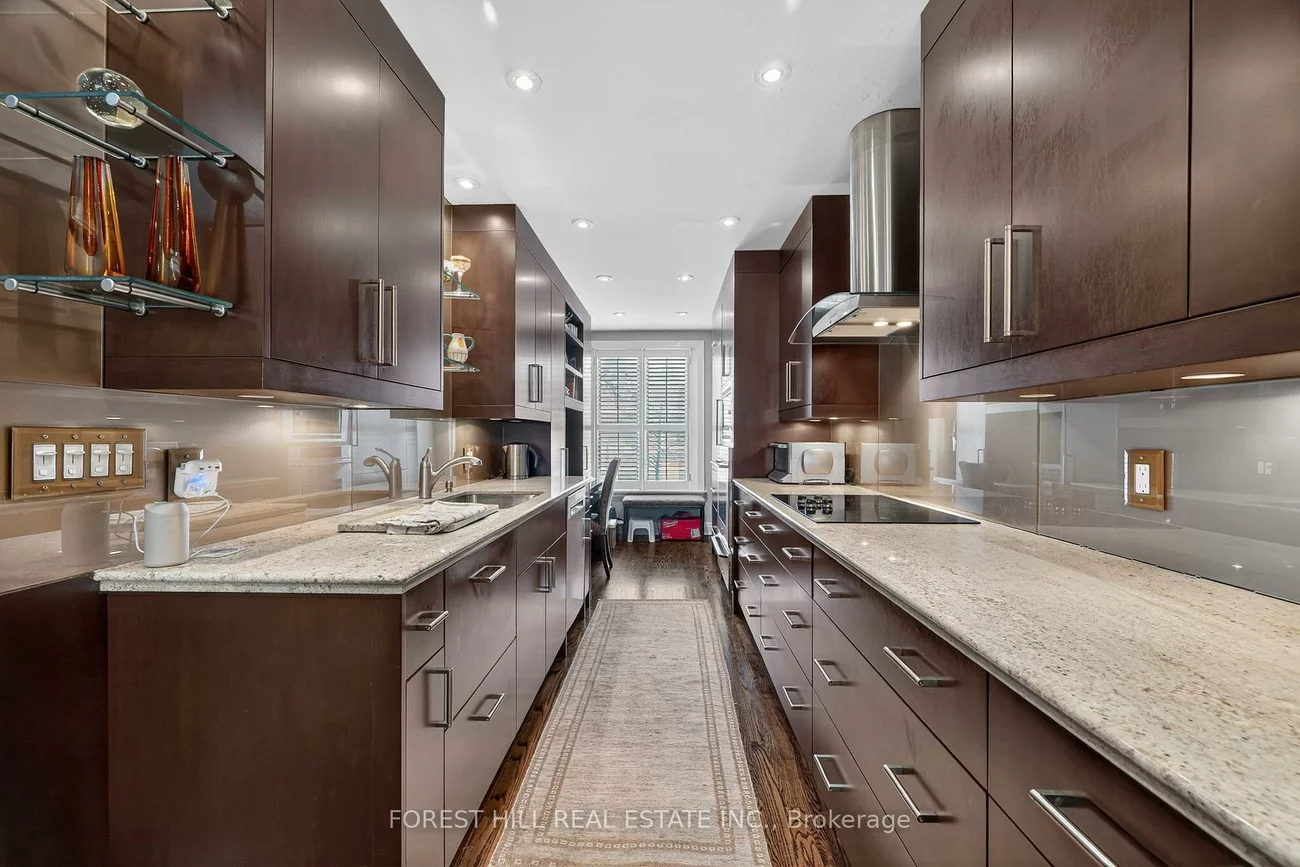 252, Spadina, Casa Loma, Toronto