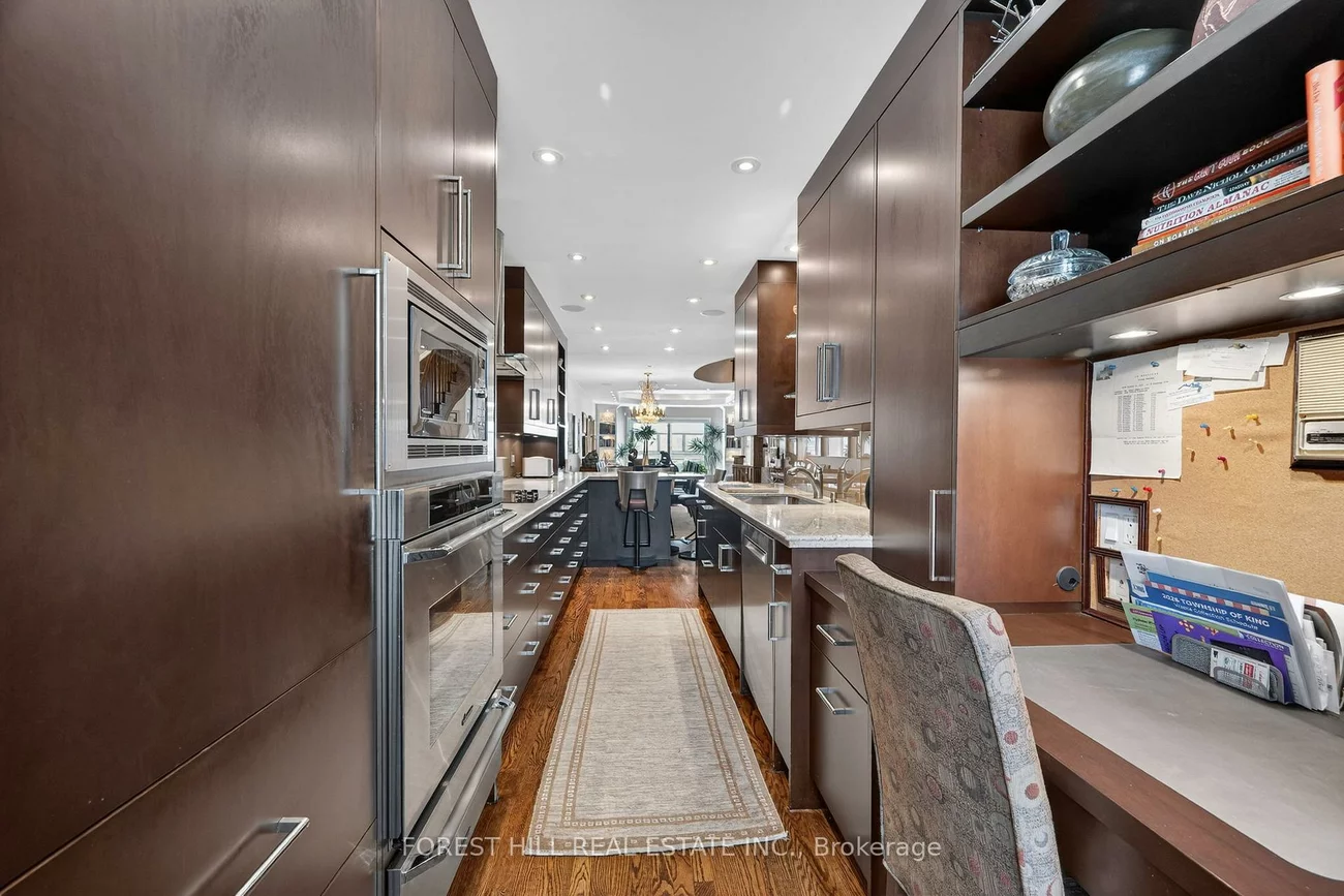 252, Spadina, Casa Loma, Toronto