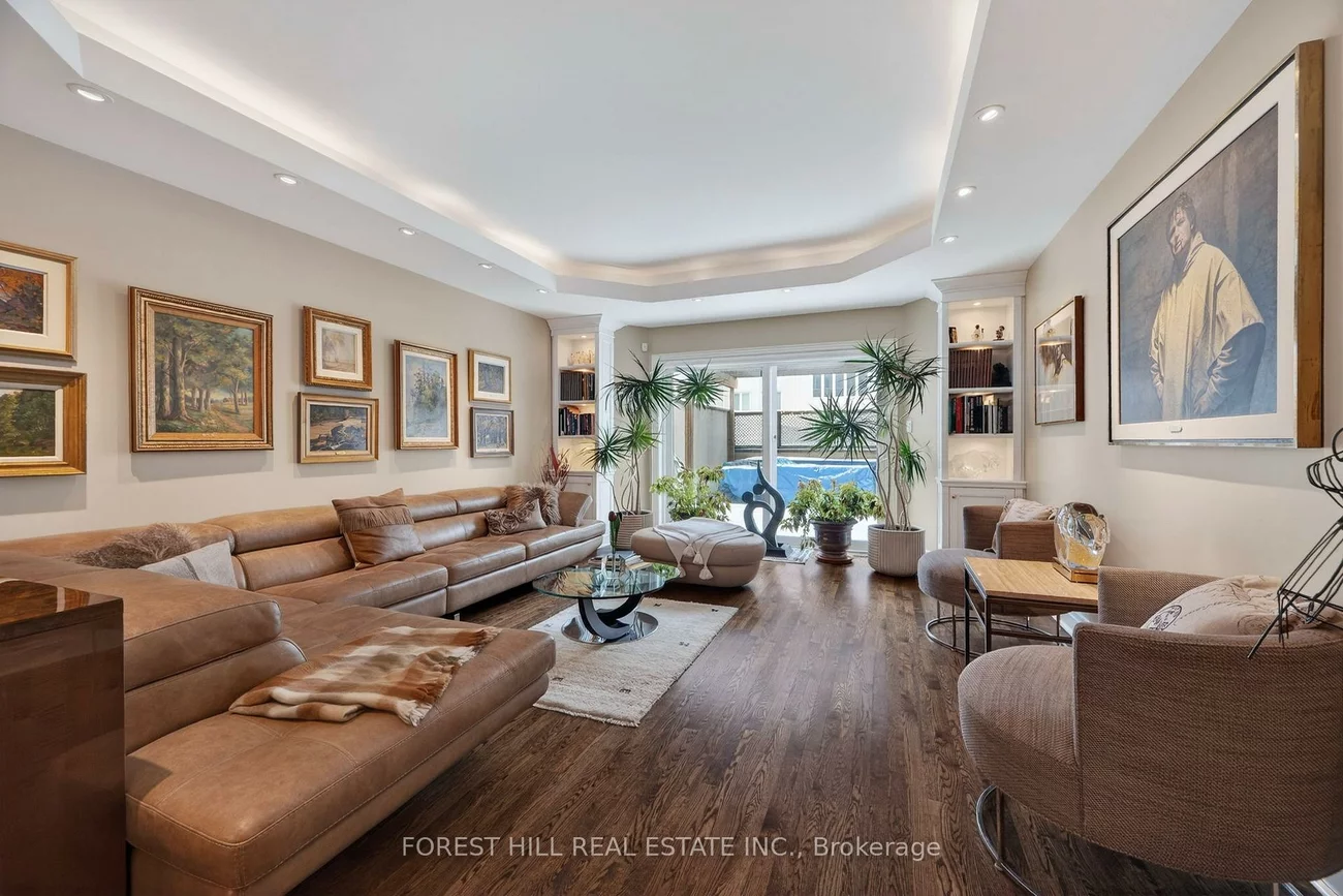 252, Spadina, Casa Loma, Toronto