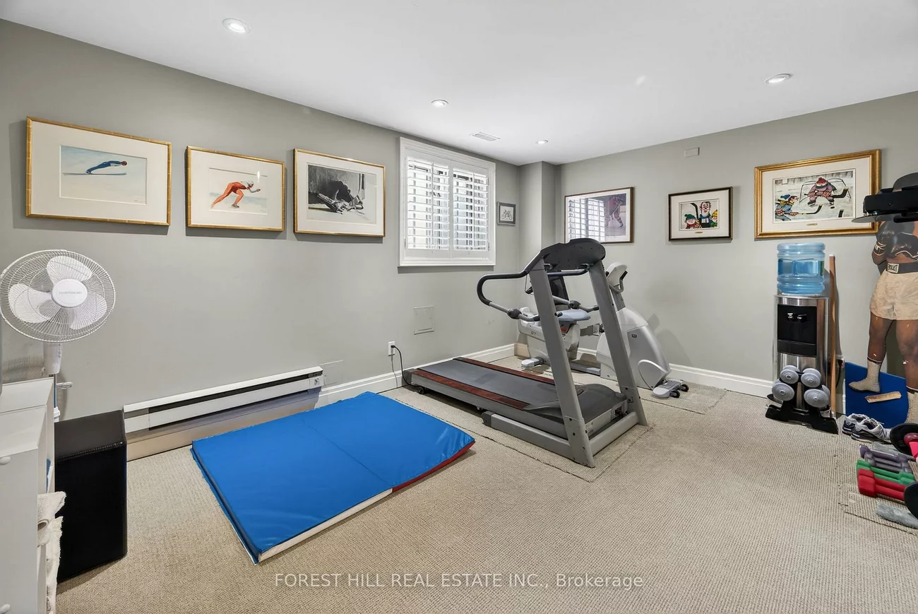 252, Spadina, Casa Loma, Toronto