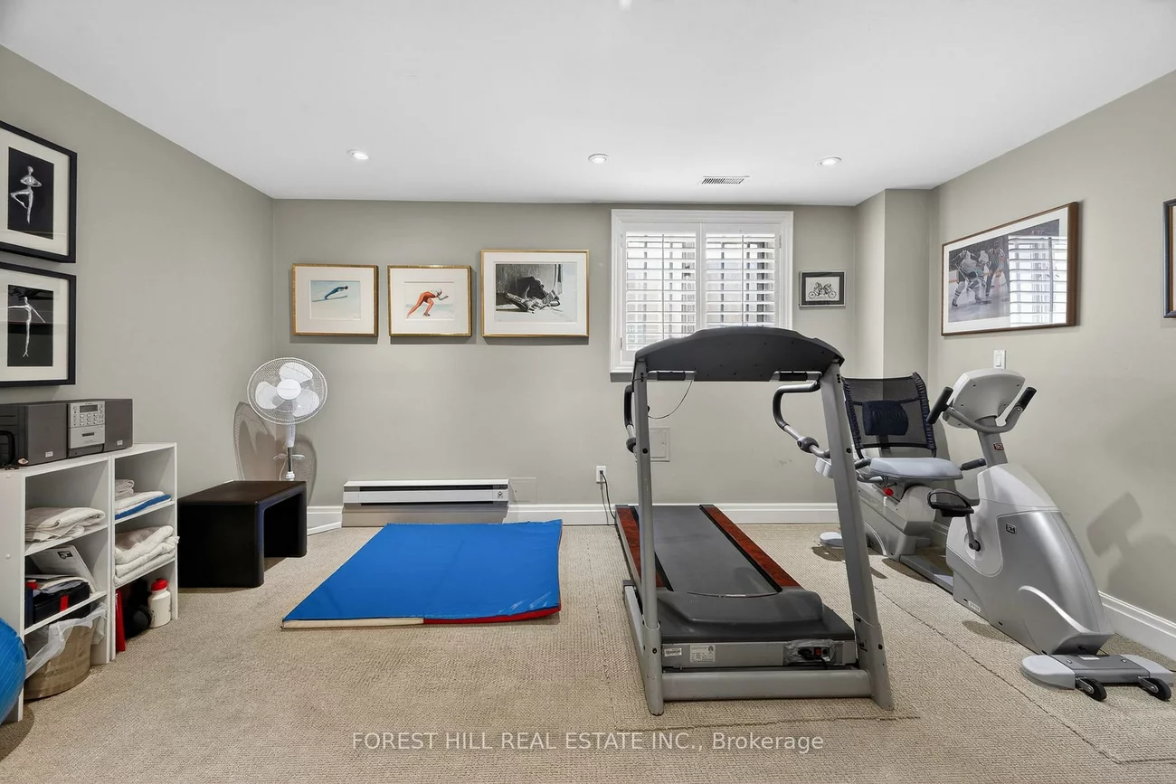 252, Spadina, Casa Loma, Toronto