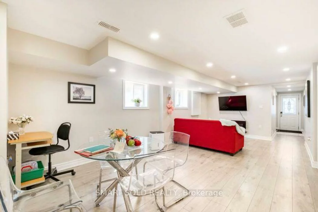 76, Clancy, Don Valley Village, Toronto