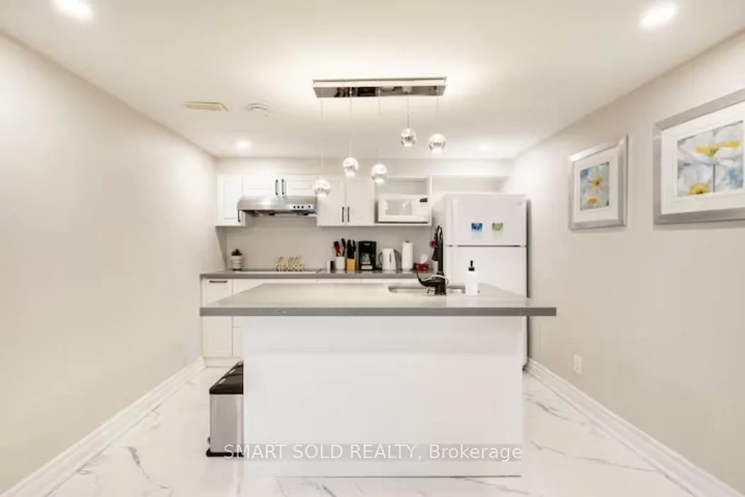 76, Clancy, Don Valley Village, Toronto