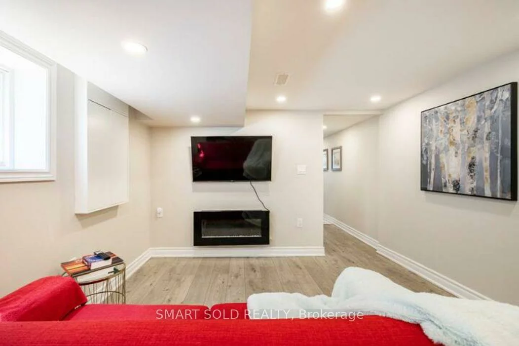 76, Clancy, Don Valley Village, Toronto