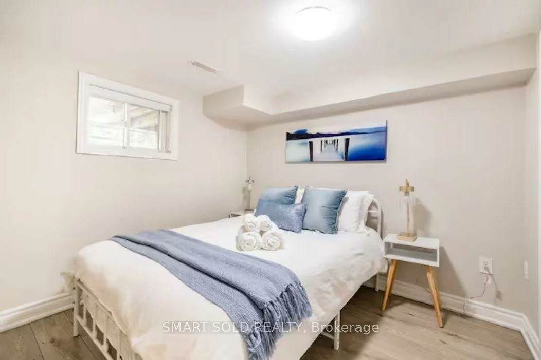 76, Clancy, Don Valley Village, Toronto