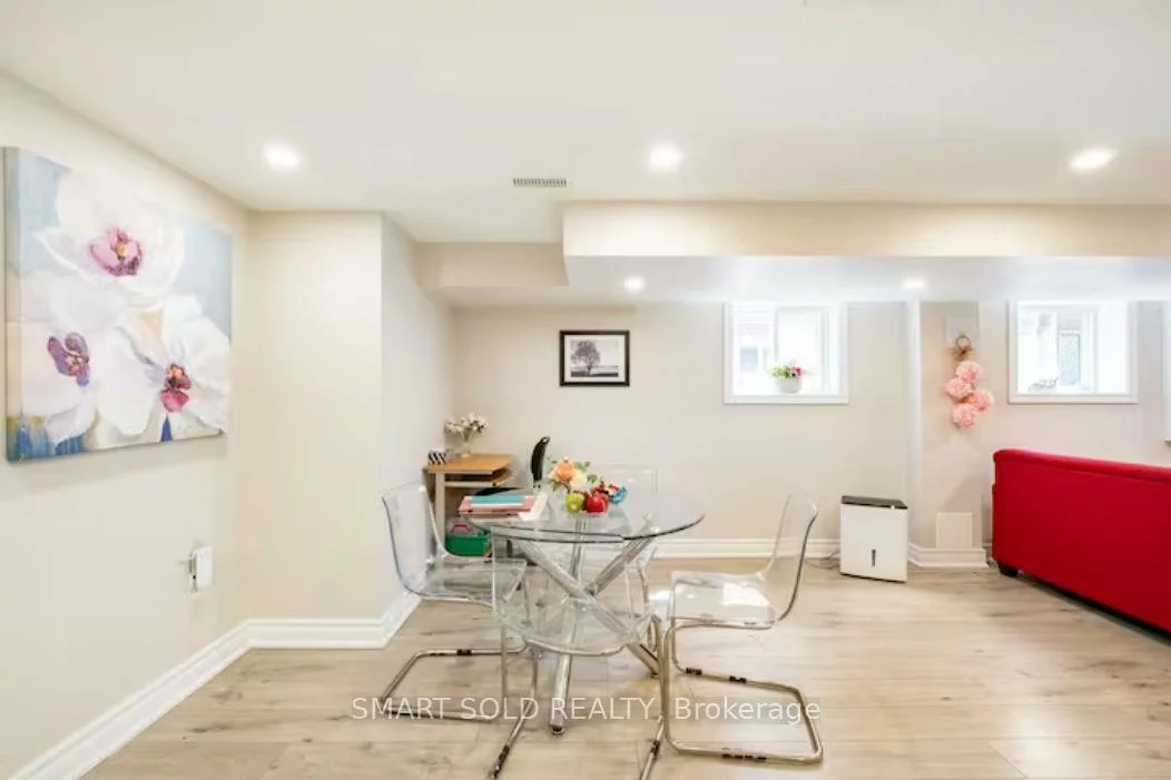 76, Clancy, Don Valley Village, Toronto