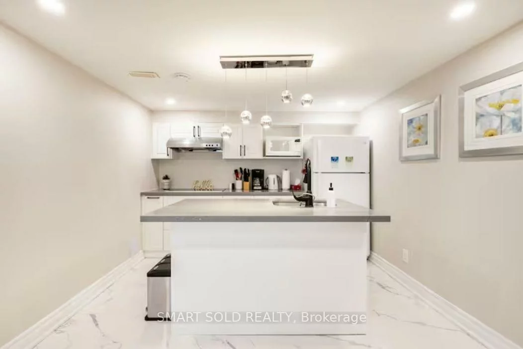 76, Clancy, Don Valley Village, Toronto