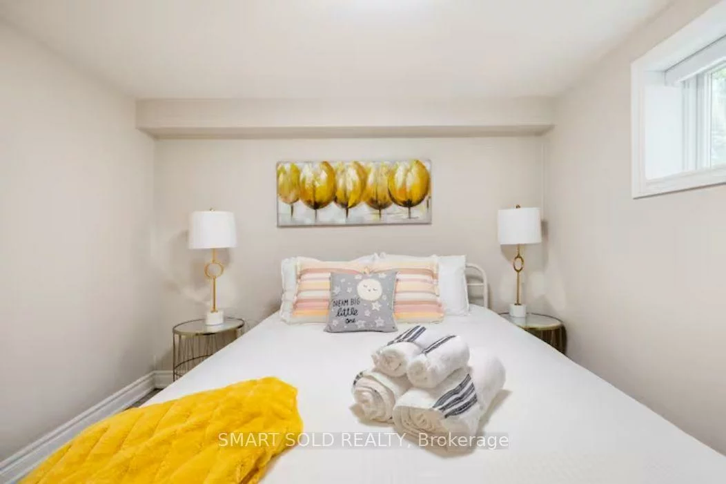 76, Clancy, Don Valley Village, Toronto