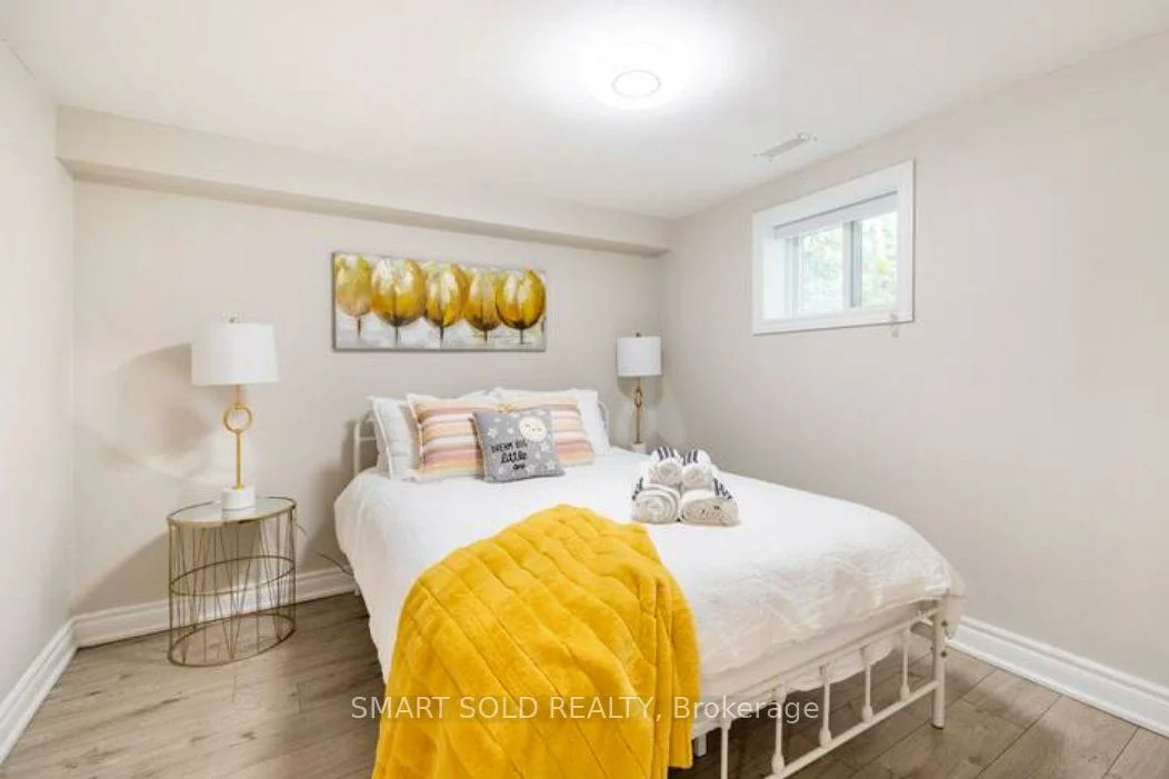 76, Clancy, Don Valley Village, Toronto