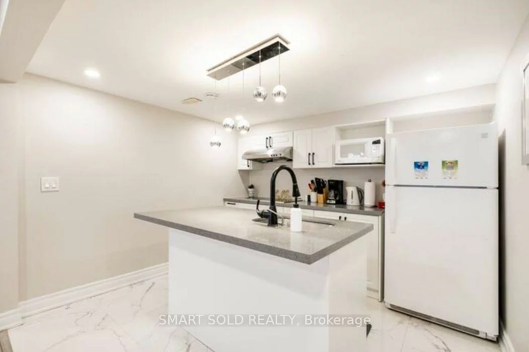 76, Clancy, Don Valley Village, Toronto