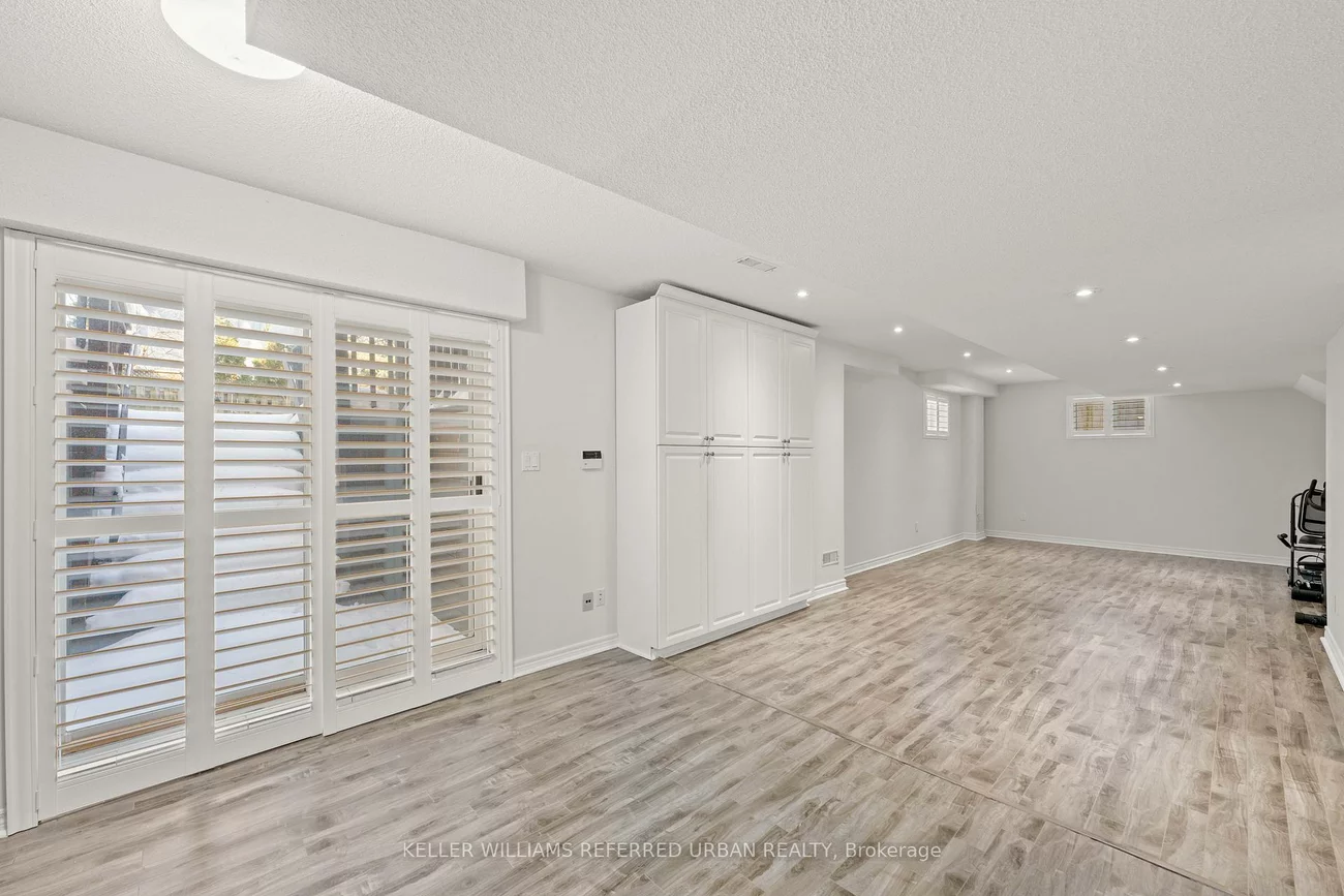 116, Elmhurst, Lansing-Westgate, Toronto