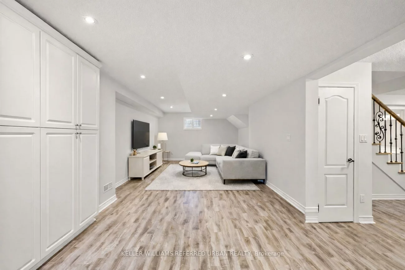 116, Elmhurst, Lansing-Westgate, Toronto