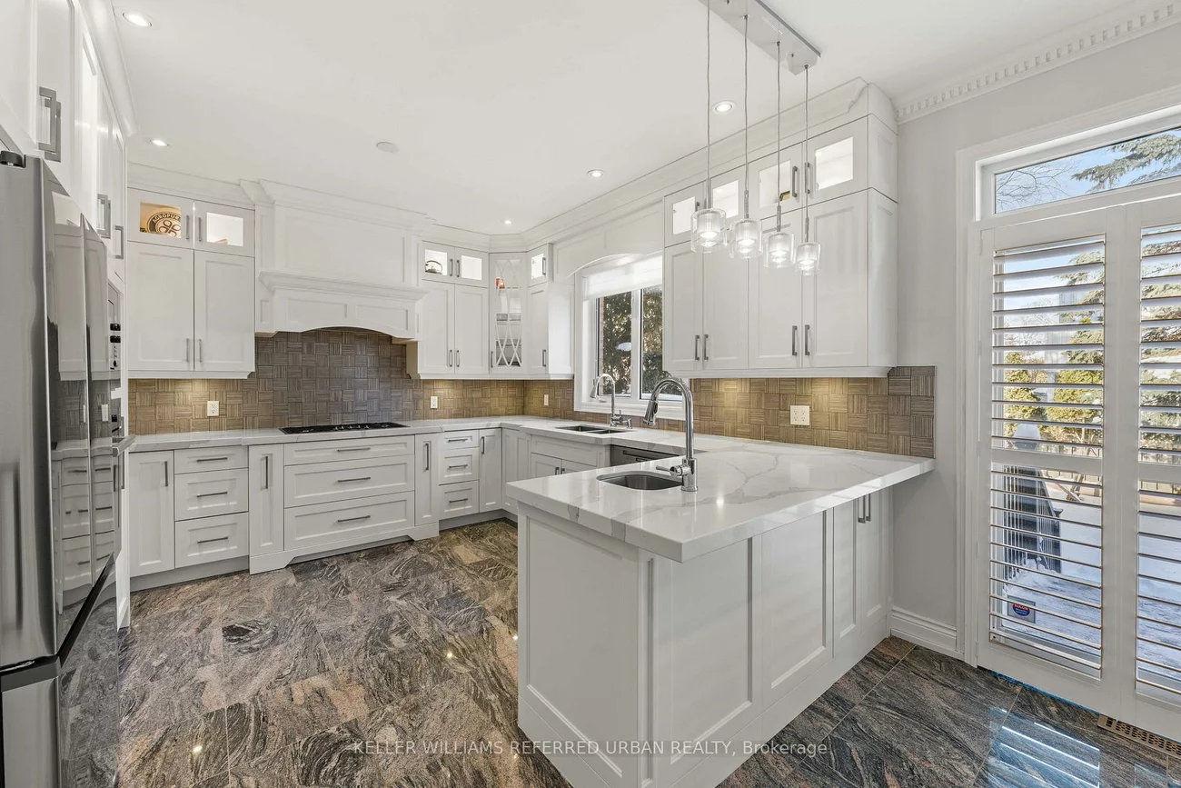 116, Elmhurst, Lansing-Westgate, Toronto