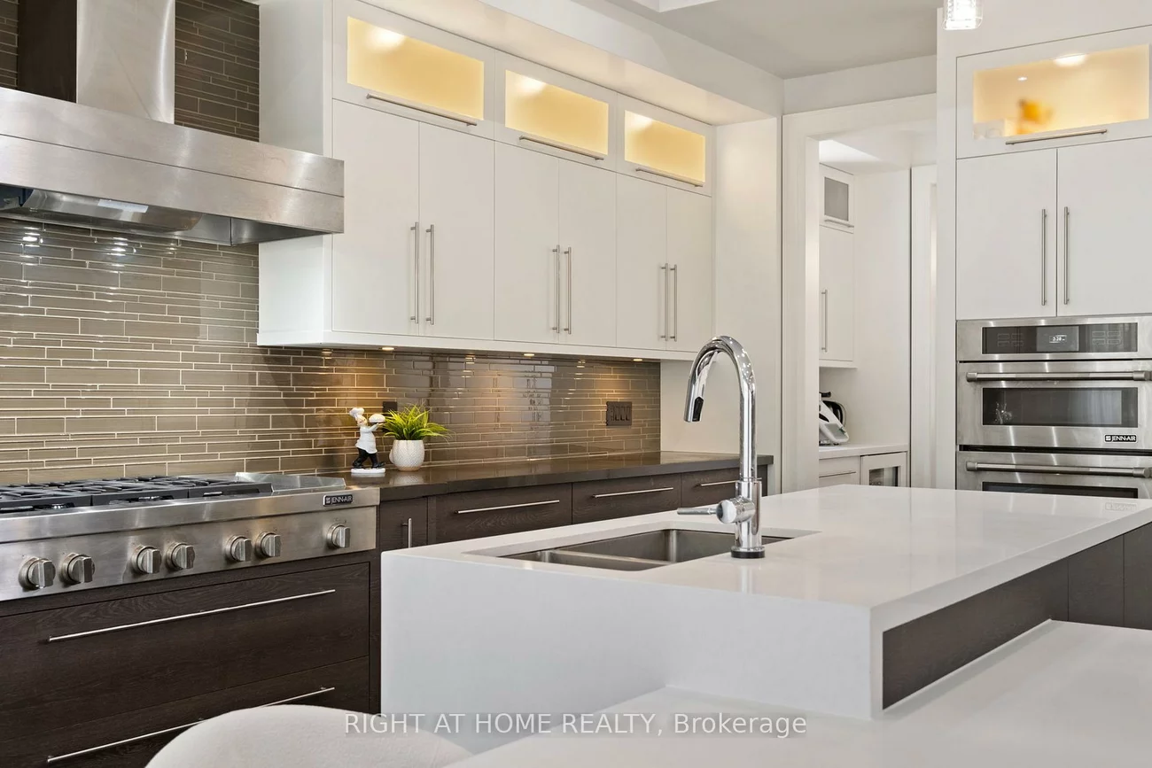 316, Churchill, Willowdale West, Toronto