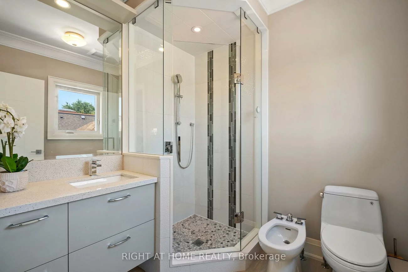 316, Churchill, Willowdale West, Toronto