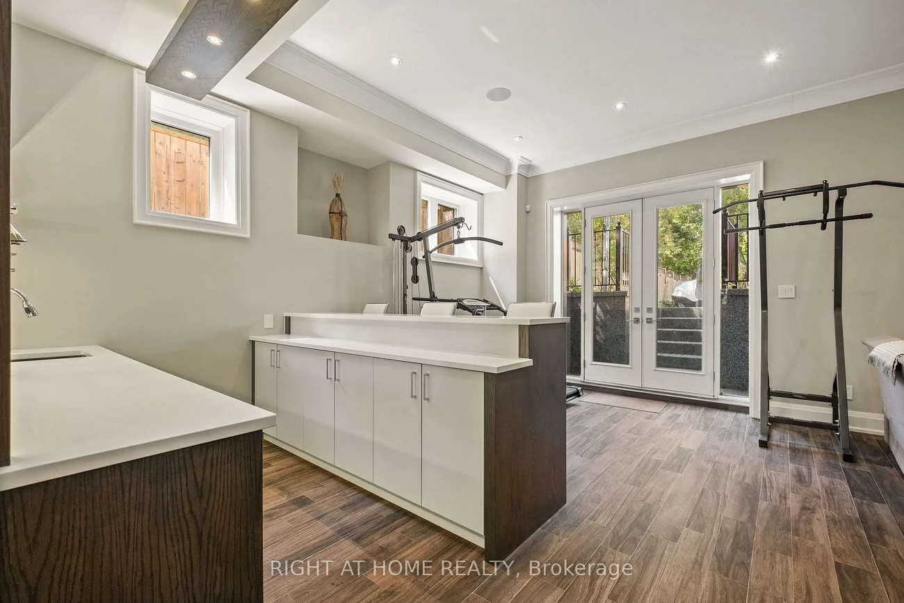 316, Churchill, Willowdale West, Toronto