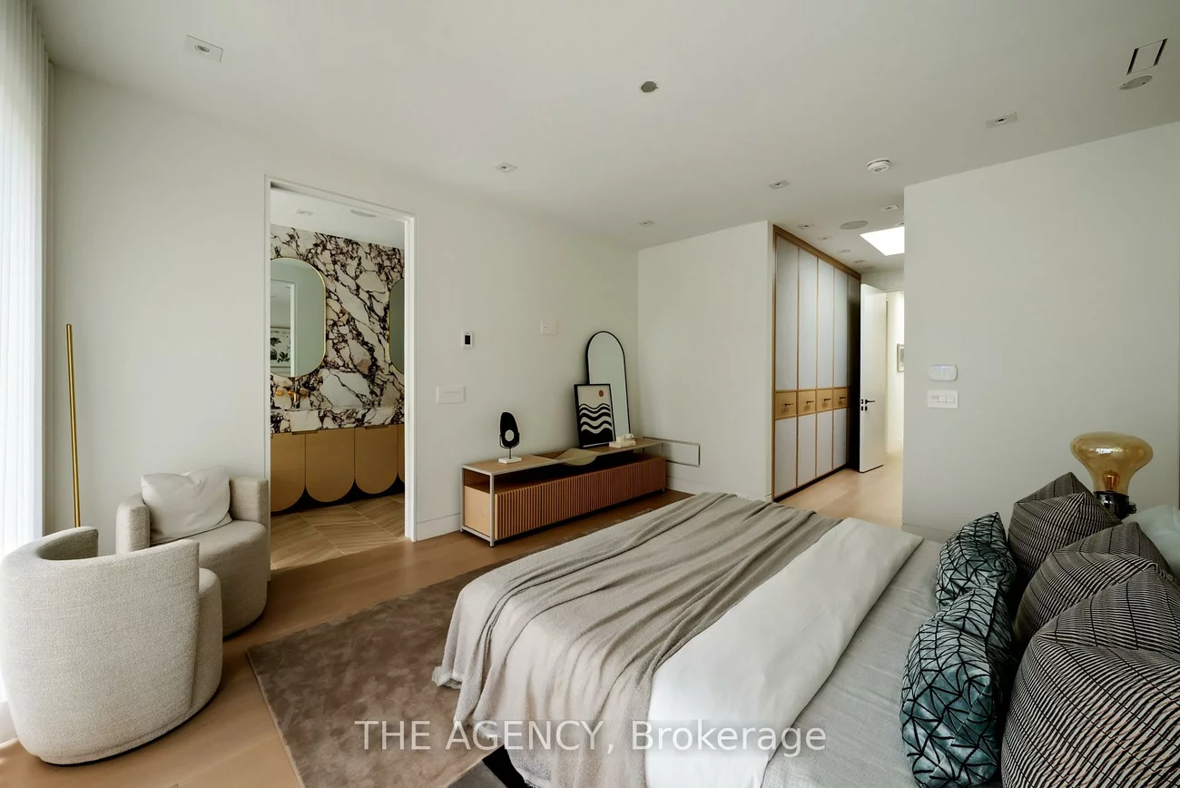 126, Sherwood, Mount Pleasant East, Toronto