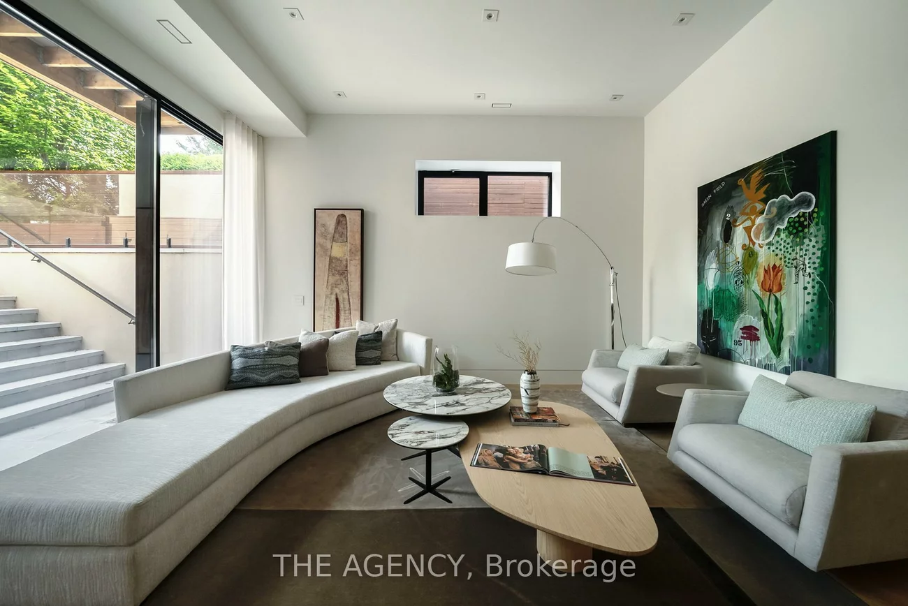 126, Sherwood, Mount Pleasant East, Toronto