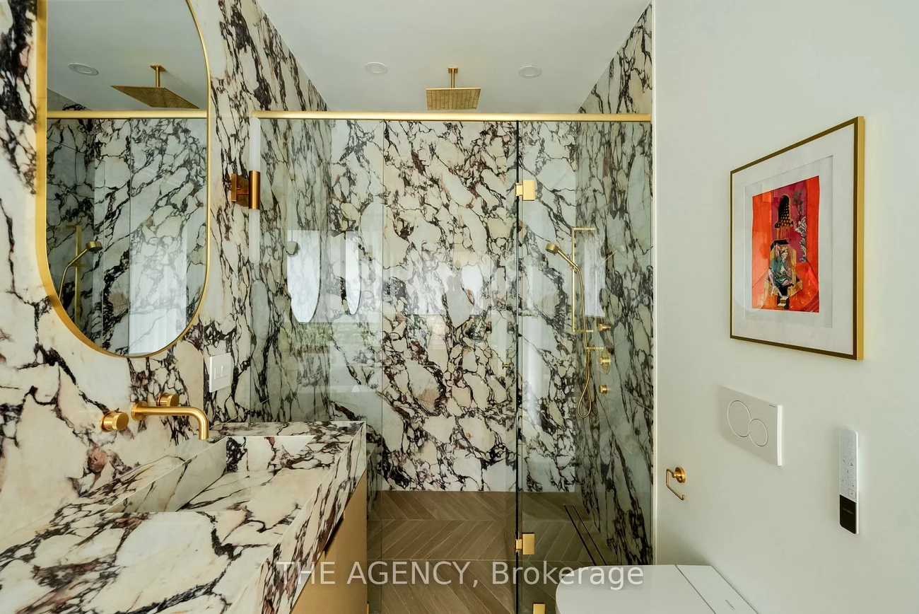 126, Sherwood, Mount Pleasant East, Toronto