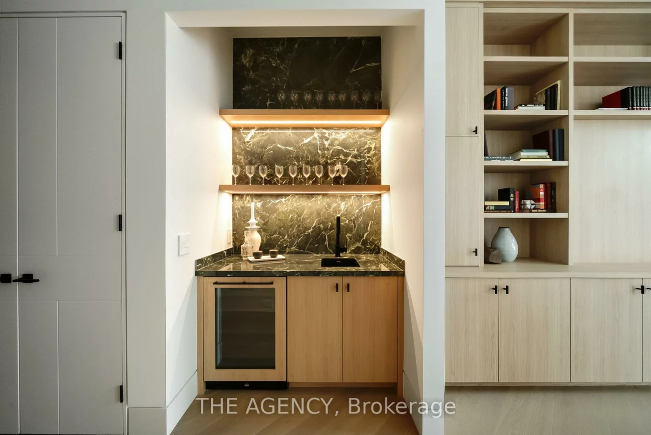 126, Sherwood, Mount Pleasant East, Toronto