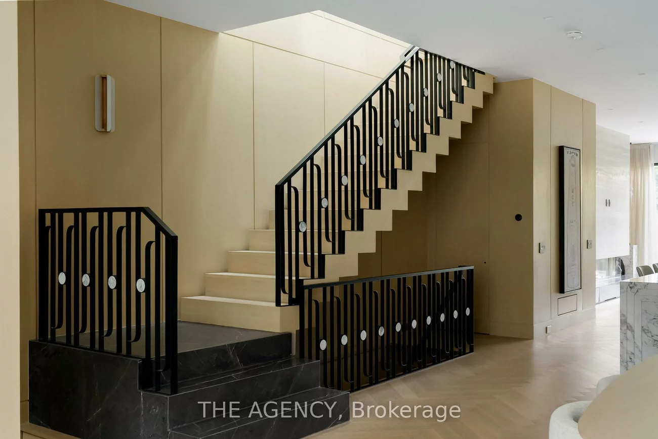 126, Sherwood, Mount Pleasant East, Toronto