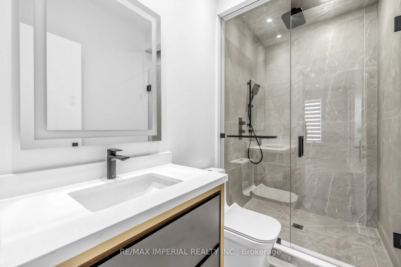 68, Lynnhaven, Englemount-Lawrence, Toronto