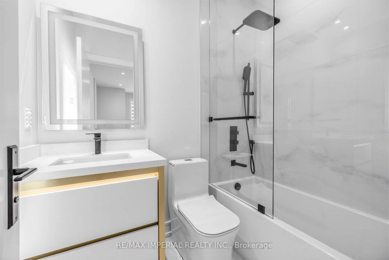 68, Lynnhaven, Englemount-Lawrence, Toronto