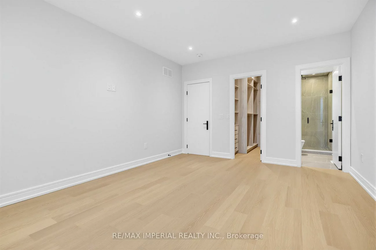 68, Lynnhaven, Englemount-Lawrence, Toronto