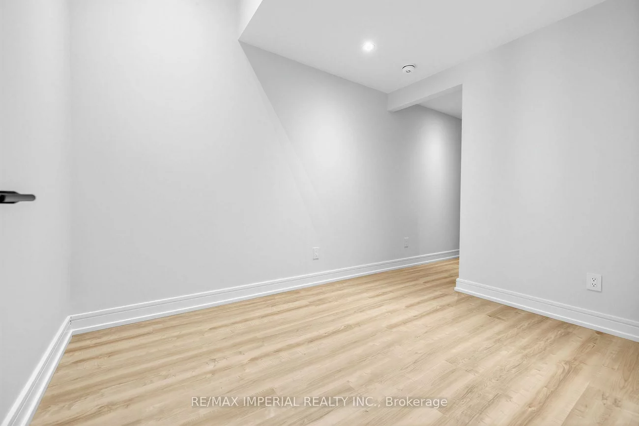 68, Lynnhaven, Englemount-Lawrence, Toronto