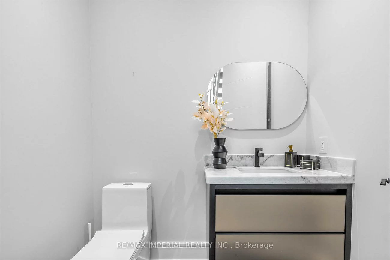 68, Lynnhaven, Englemount-Lawrence, Toronto