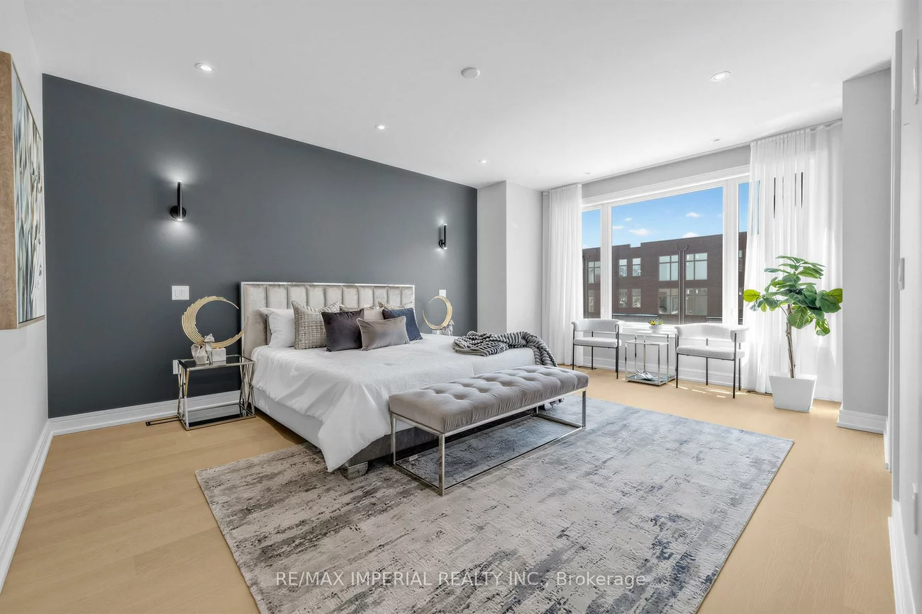 68, Lynnhaven, Englemount-Lawrence, Toronto