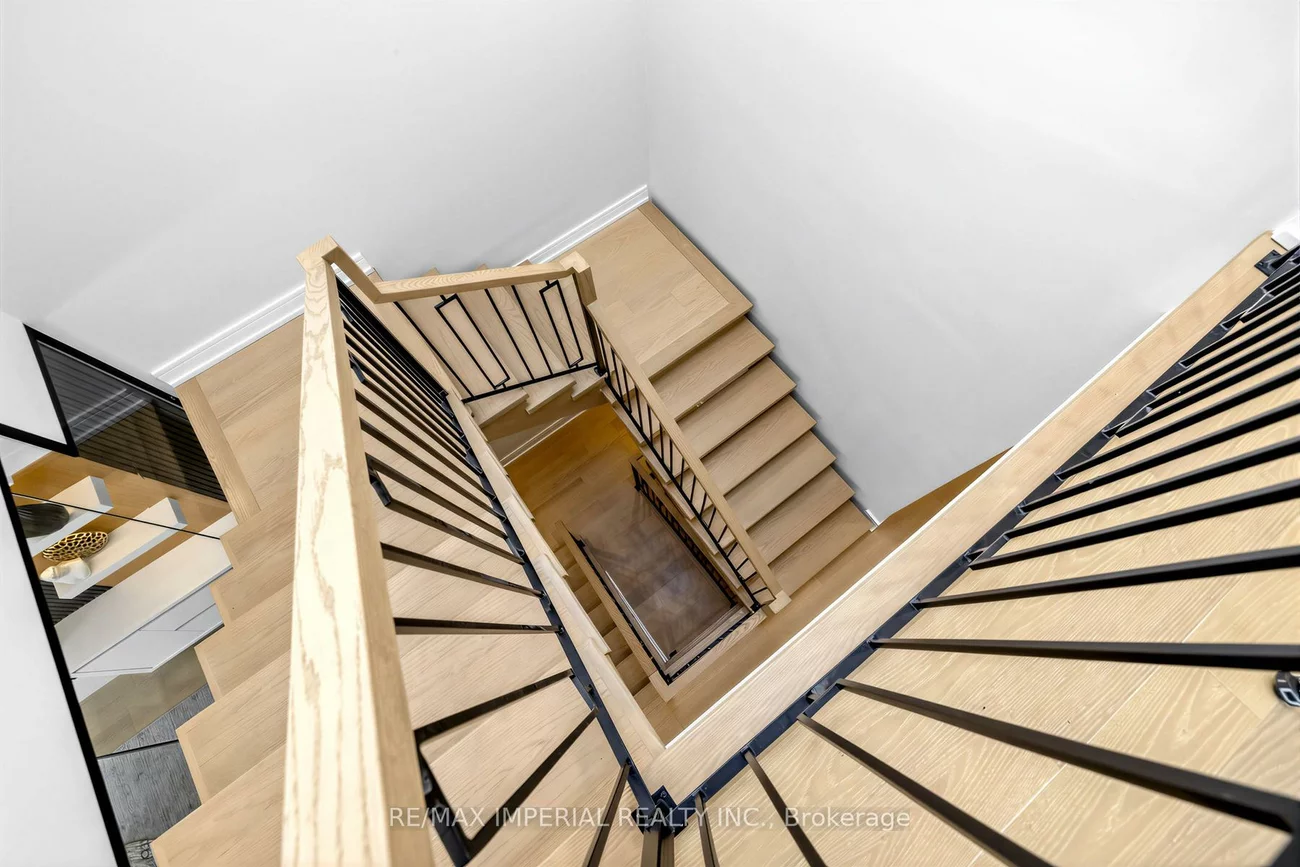 68, Lynnhaven, Englemount-Lawrence, Toronto