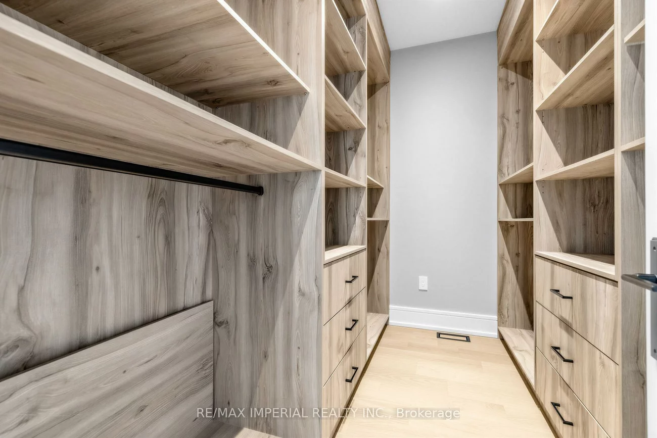 68, Lynnhaven, Englemount-Lawrence, Toronto