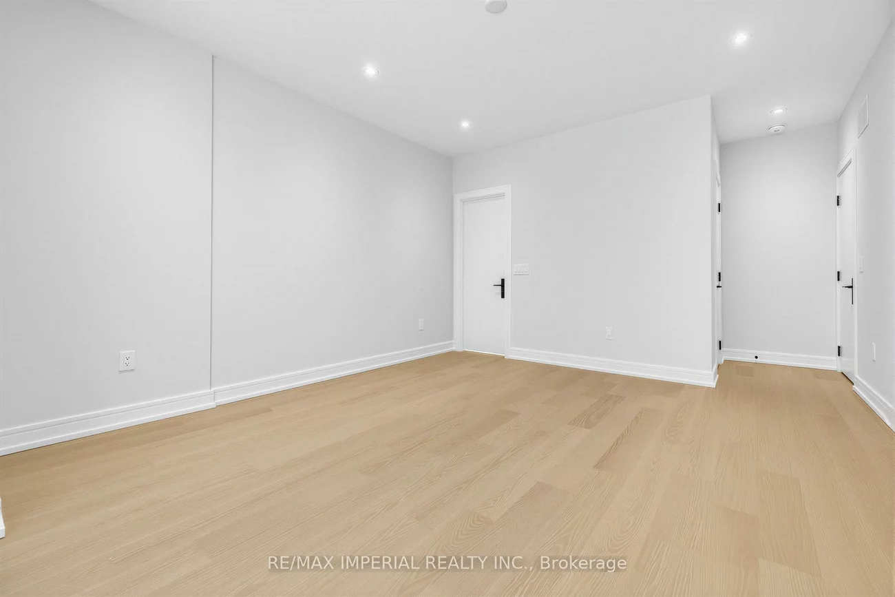 68, Lynnhaven, Englemount-Lawrence, Toronto