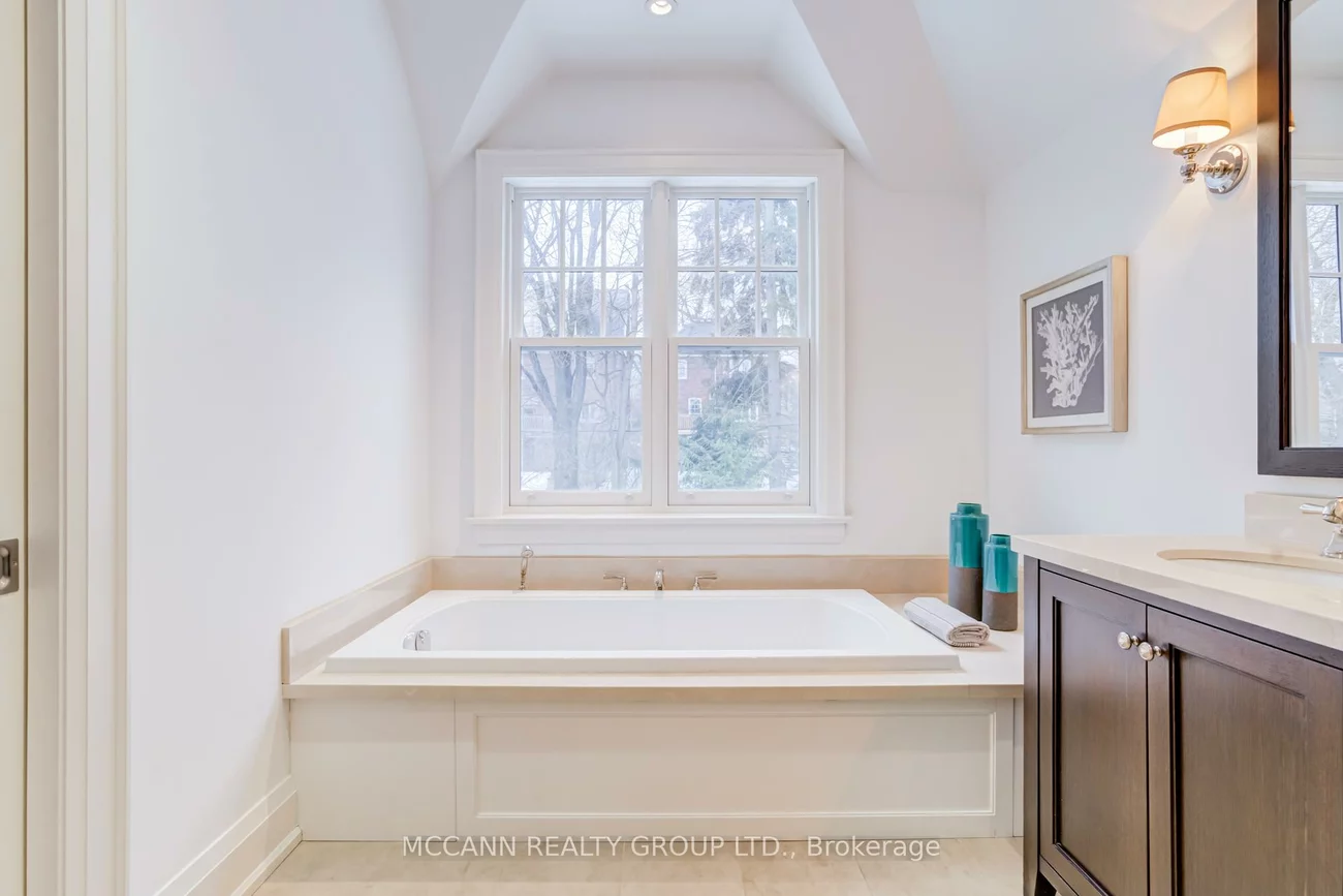 172, Hanna, Leaside, Toronto