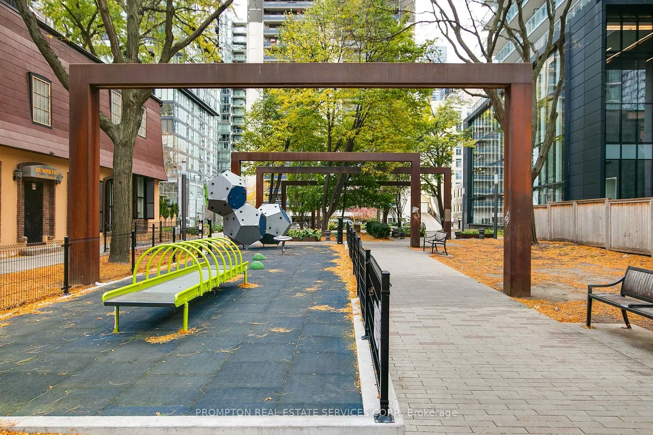 11, Gloucester, Church-Yonge Corridor, Toronto