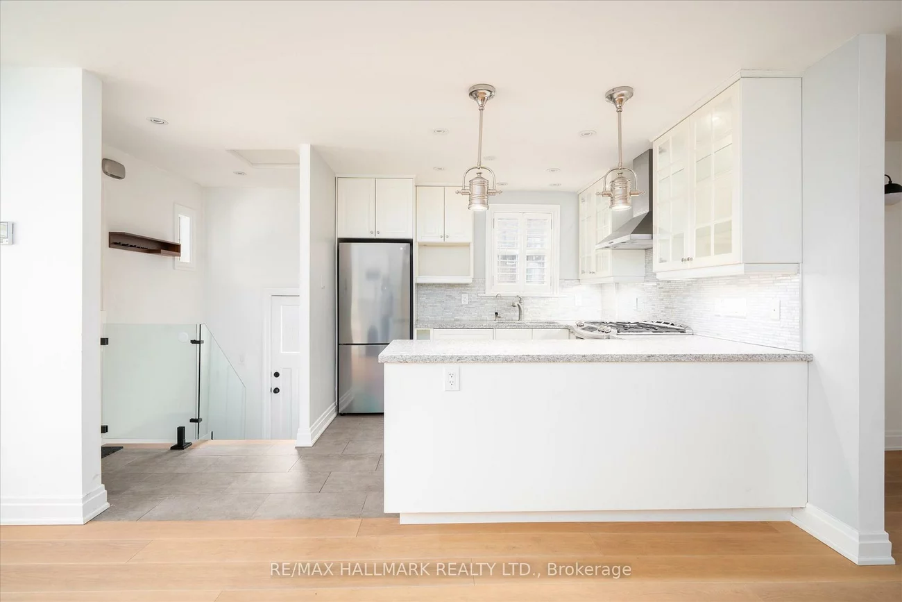 49, Elvina, Mount Pleasant East, Toronto