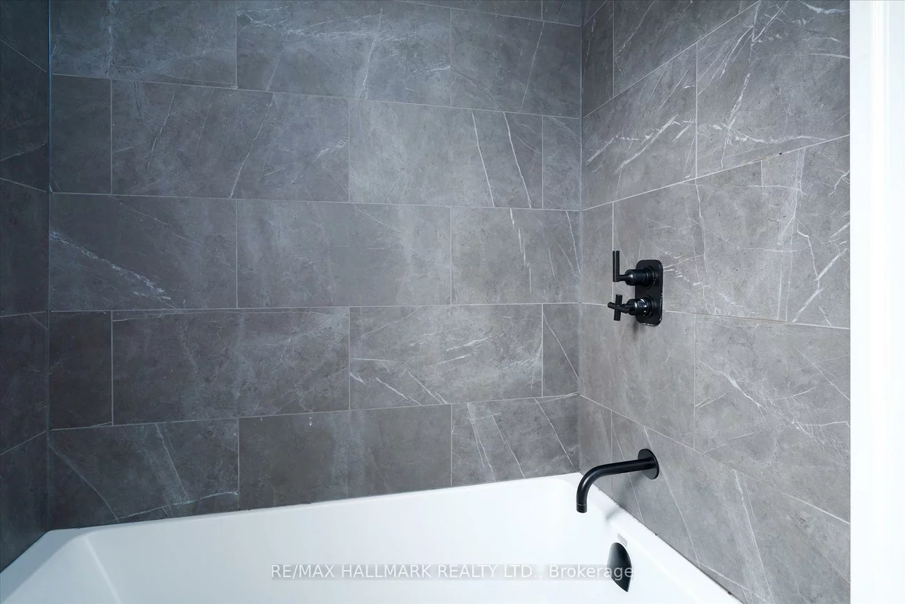 49, Elvina, Mount Pleasant East, Toronto