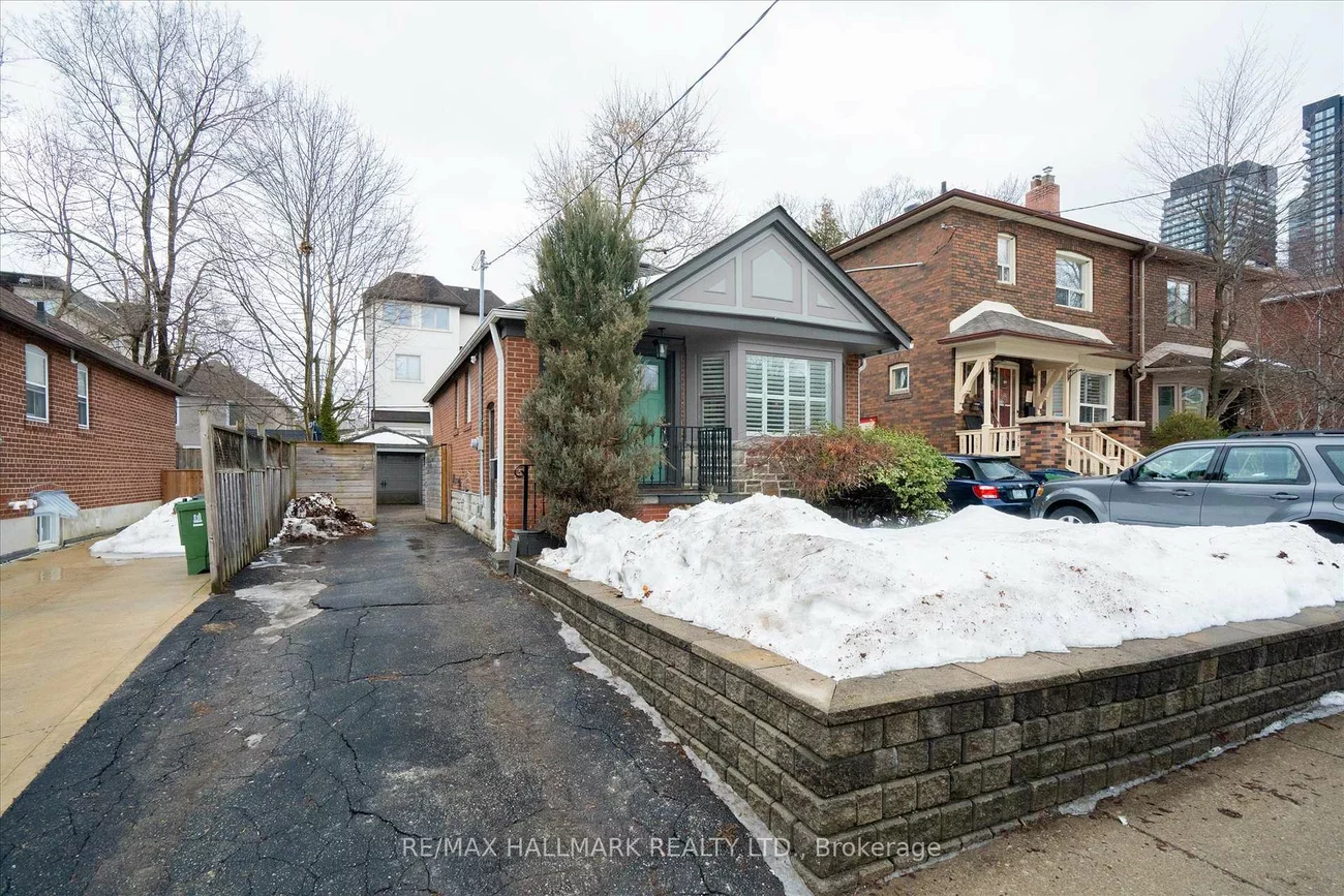 49, Elvina, Mount Pleasant East, Toronto