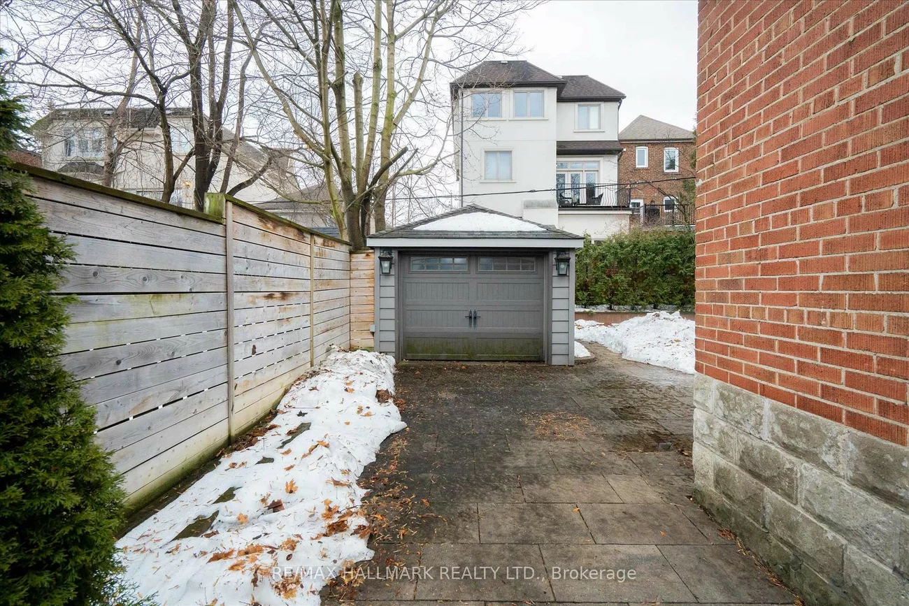 49, Elvina, Mount Pleasant East, Toronto
