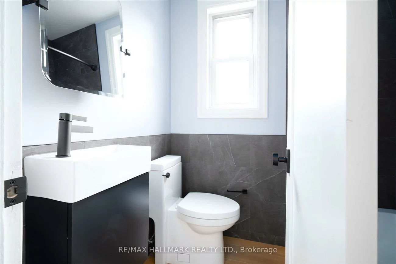 49, Elvina, Mount Pleasant East, Toronto