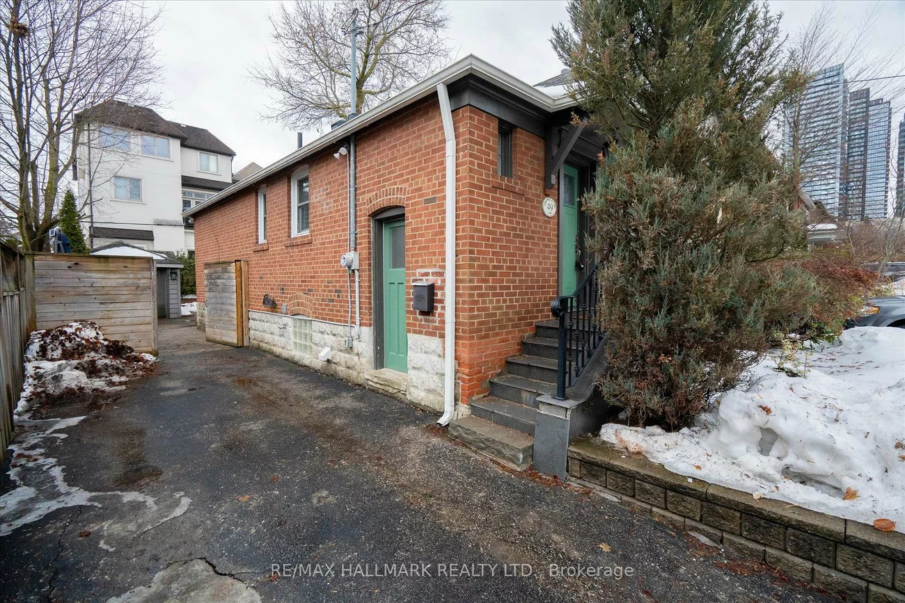 49, Elvina, Mount Pleasant East, Toronto