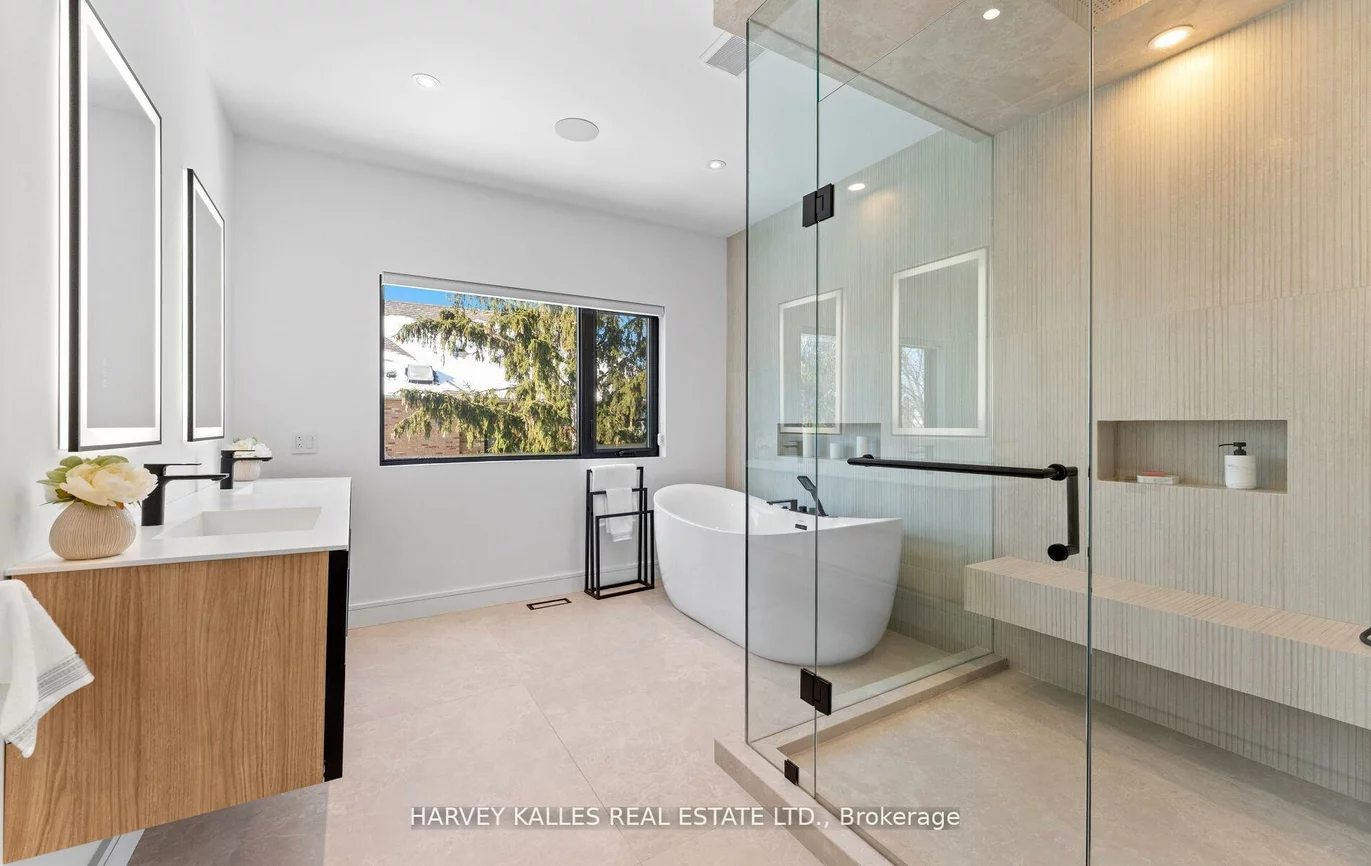 656, Oriole, Yonge-Eglinton, Toronto