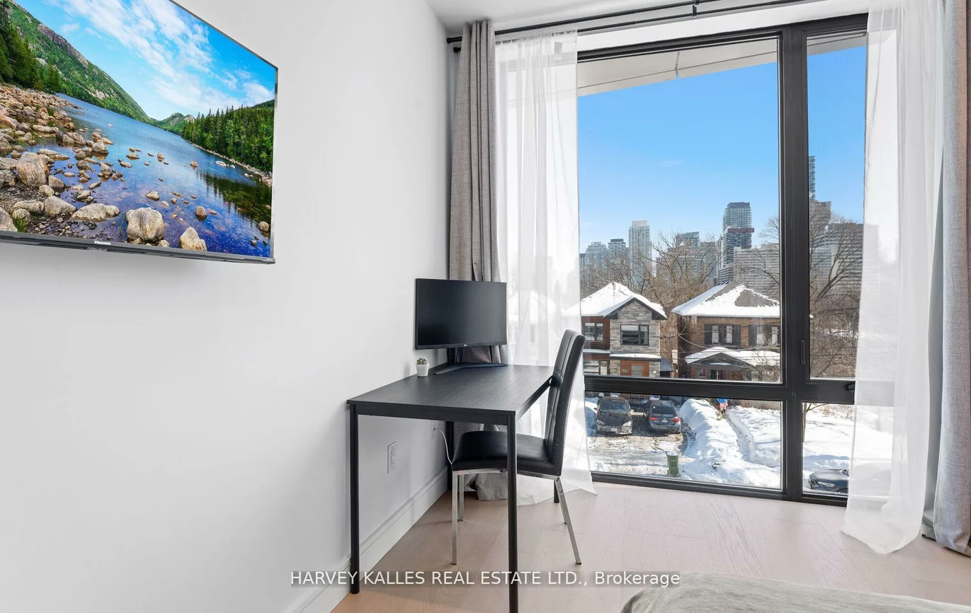 656, Oriole, Yonge-Eglinton, Toronto